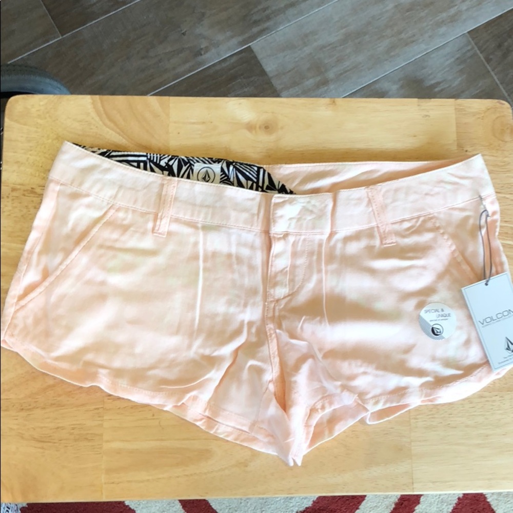 Brand new Volcom pistol pink shorts 
NWT